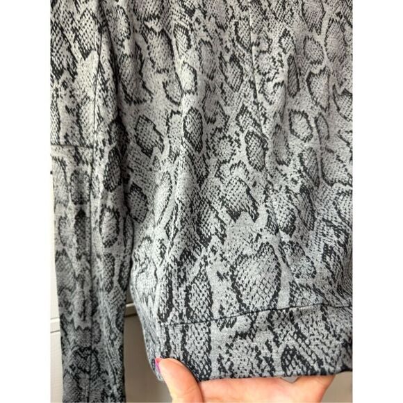 NWT Lemon Tart Designed California jacket snake print gray size S cardigan zip - Picture 13 of 13